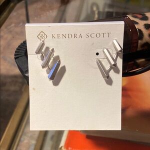 NWT Kendra Scott Billie Earrings